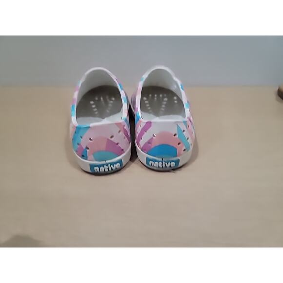 Native Kids Jefferson Sugarlite Sandals Shoes Sz 8 Shell White Pastel Stripe - Picture 6 of 9